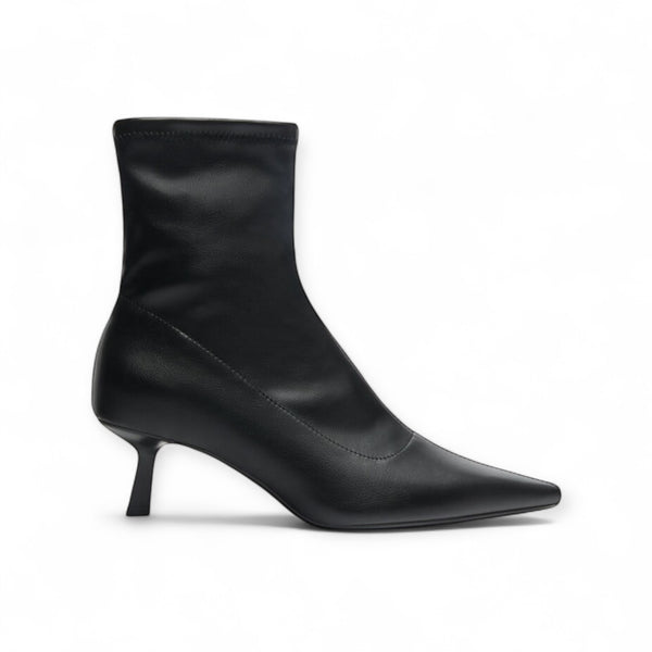 STRADIVARIS KITTEN HEEL ANKLE BOOTS