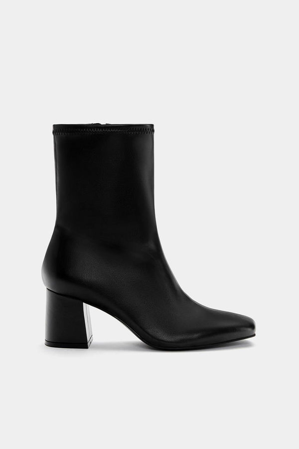 PULL AND BEAR BLACK ANKLE BOOTS 1102/340/040