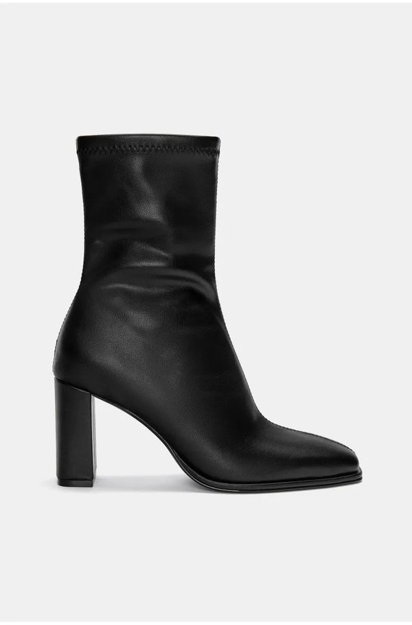 PULL AND BEAR BLACK ANKLE BOOTS 1106/440/040