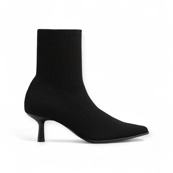 STRADIVARIUS KITTEN HEEL ANKLE BOOTS