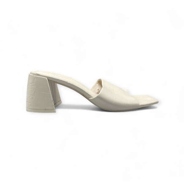 STRADIVARIUS OFF WHITE BLOCK HEEL