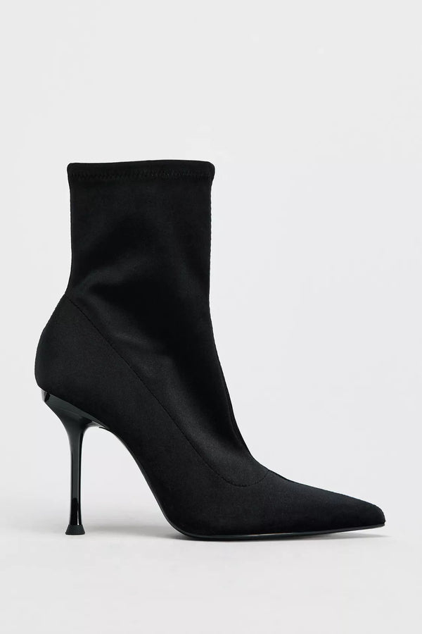 Zara Velvet stiletto ankle boots with a zip closure and a pointed toe - 3131/410/800