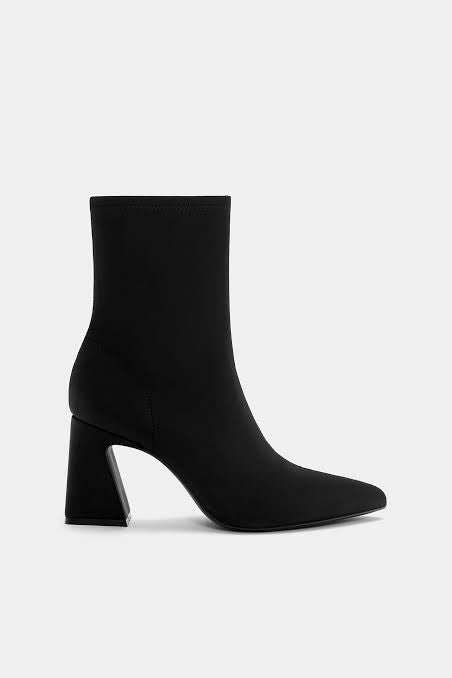 PULL AND BEAR ANKLE BOOTS 1116/240/040