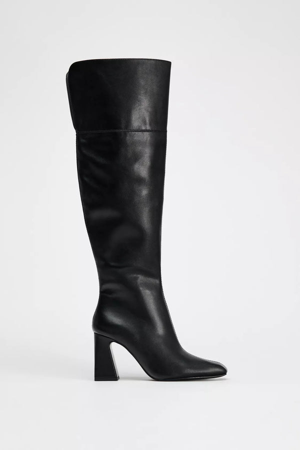 Zara Knee-high boots. Decorative stitching, zipper closure. Square toe - 2000/410/800