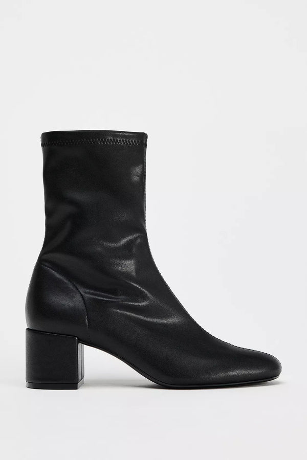 Zara Ankle boots with decorative stitching. Wide heel, round toe - 2101/510/800