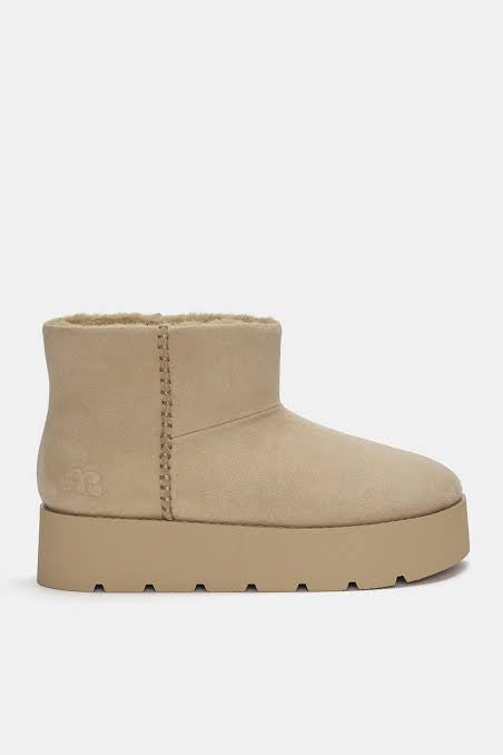 PULL AND BEAR FAUX SUEDE BOOTS