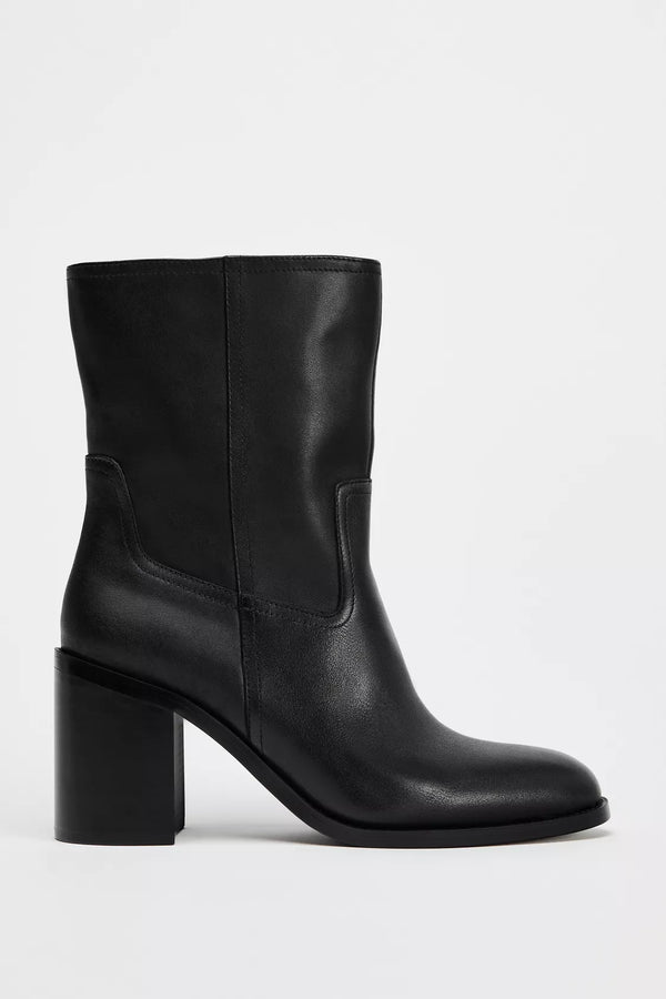 Zara Leather ankle boots with a wide heel and round toe - 2105/410/800