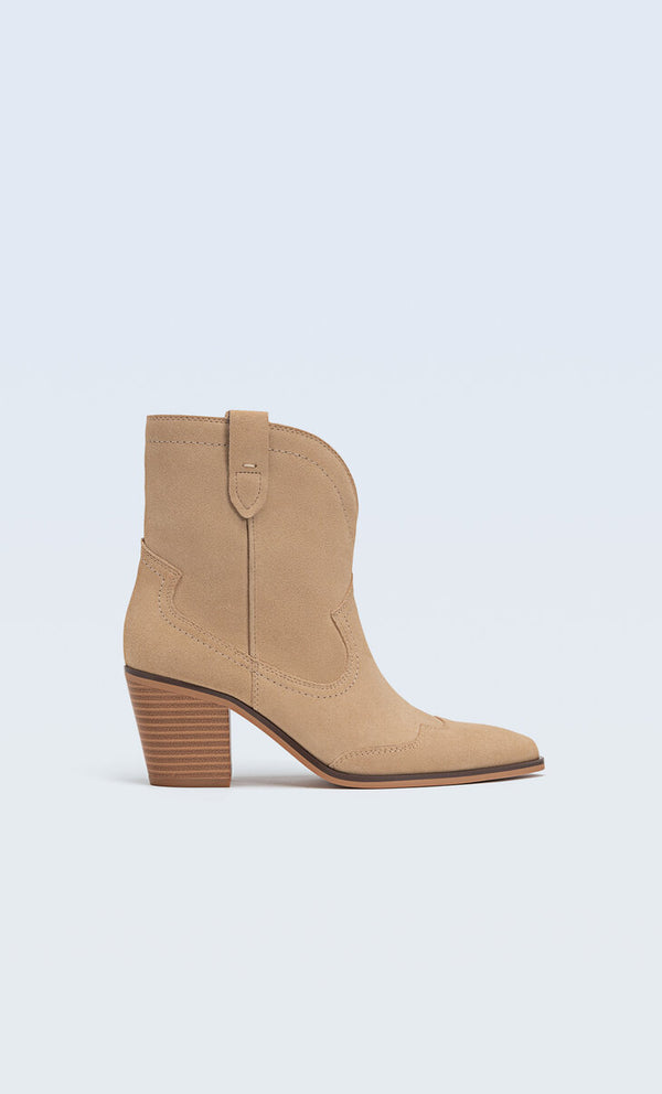 STRADIVARIUS ANKLE BOOTS 9906/870/102