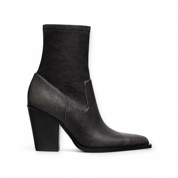 STRADIVARIUS LEATHER ANKLE BOOTS