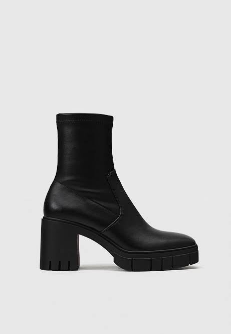 STRADIVARIUS BLACK LINING DESIGN 9948/068/040