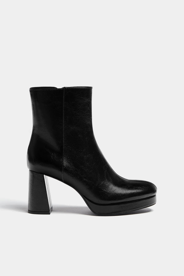 PULL AND BEAR BLACK ANKLE BOOTS 1110/140/040