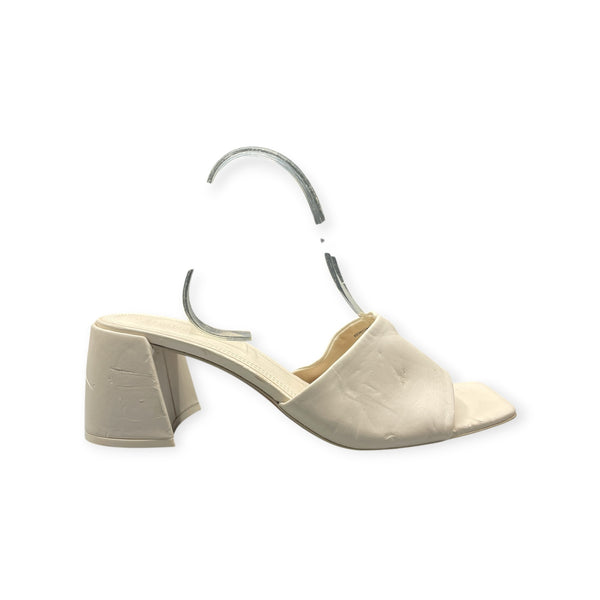 STRADIVARIUS BLOCK HEEL WHITE