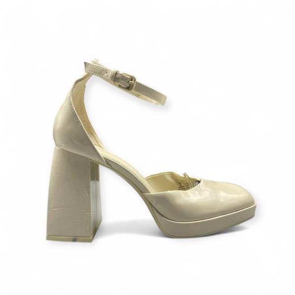BERHSKA WHITE BLOCK HEEL WITH STRAP