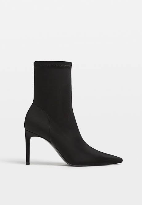 STRADIVARIUS HIGH HEELED ANKLE BOOTS