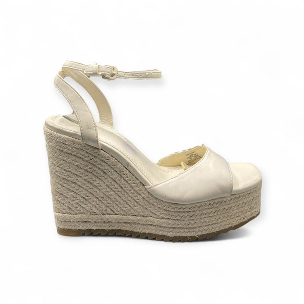 STRADIVARIUS CHUNKY WHITE BLOCK HEEL