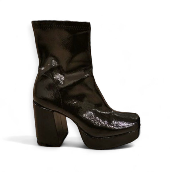 PULL AND BEAR SHINY ANKLE BOOTS