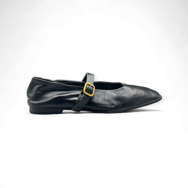 MASSIMO DUTTI PUMP BLACK WITH GOLDEN BUCKLE