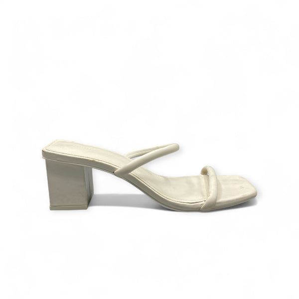 PULL AND BEAR OFF WHITE BLOCK HEEL