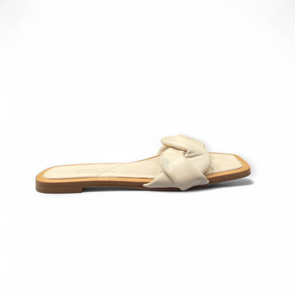 STRADIVARIUS WHITE ZIGZAG DESIGN FLAT