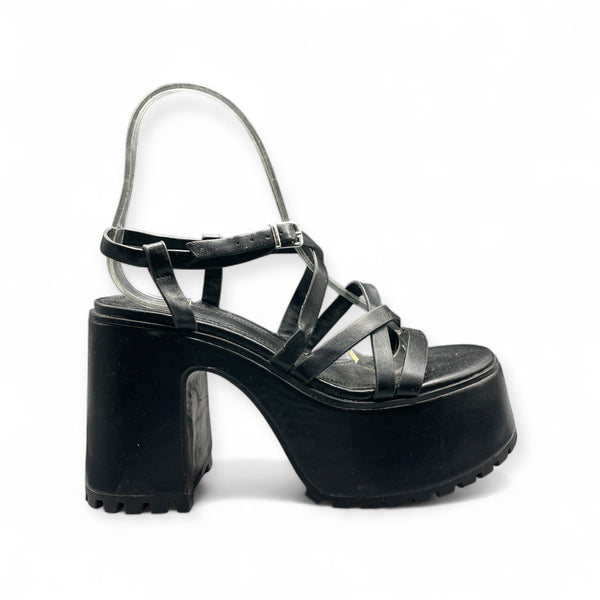 STRADIVARIUS BLACK CHUNKY BLOCK HEEL