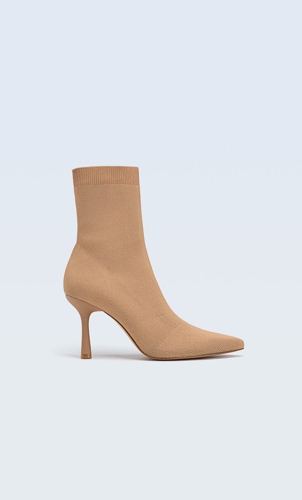 STRADIVARIUS ANKLE BOOTS BOOTS 9914/870/102
