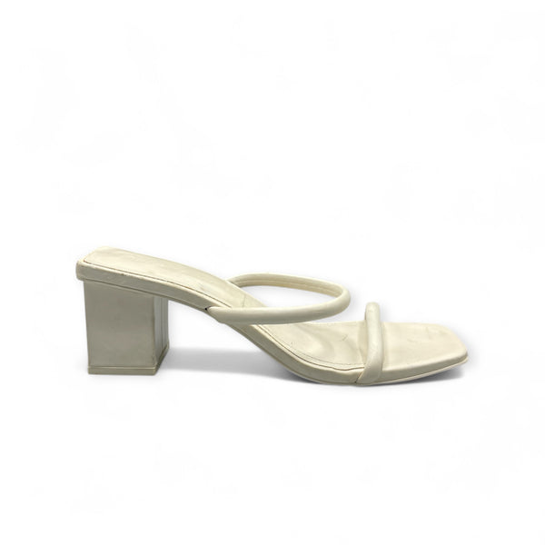 PULL&BEAR OFF WHITE BLOCK HEEL