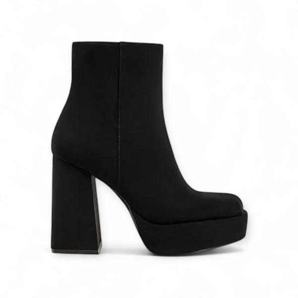 PULL AND BEAR SUEDE ANKLE BOOTS