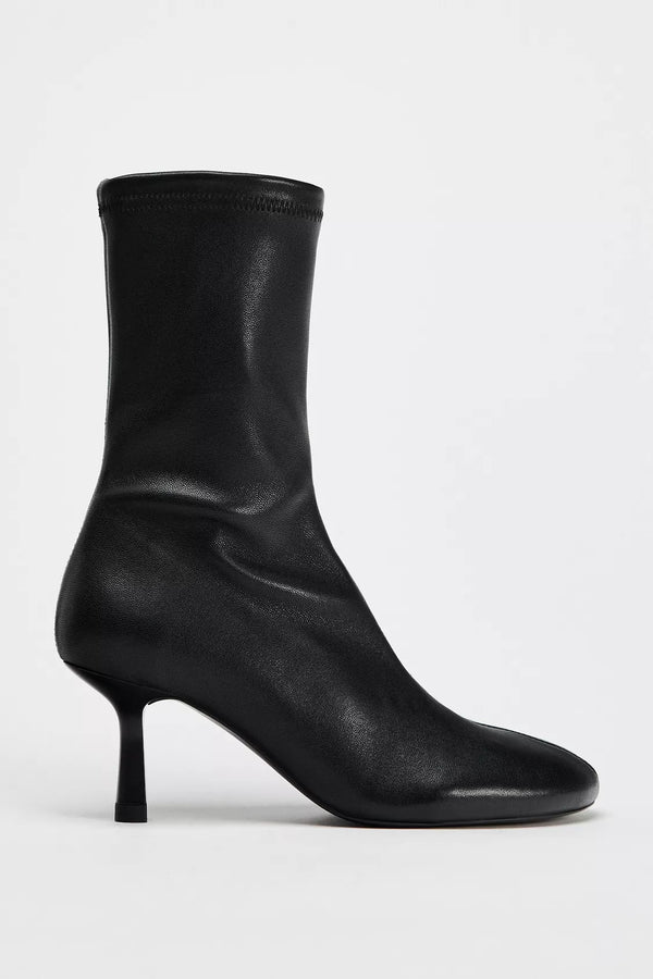 Zara Leather ankle boots. Heel-pin, round nose. 2101/410/800