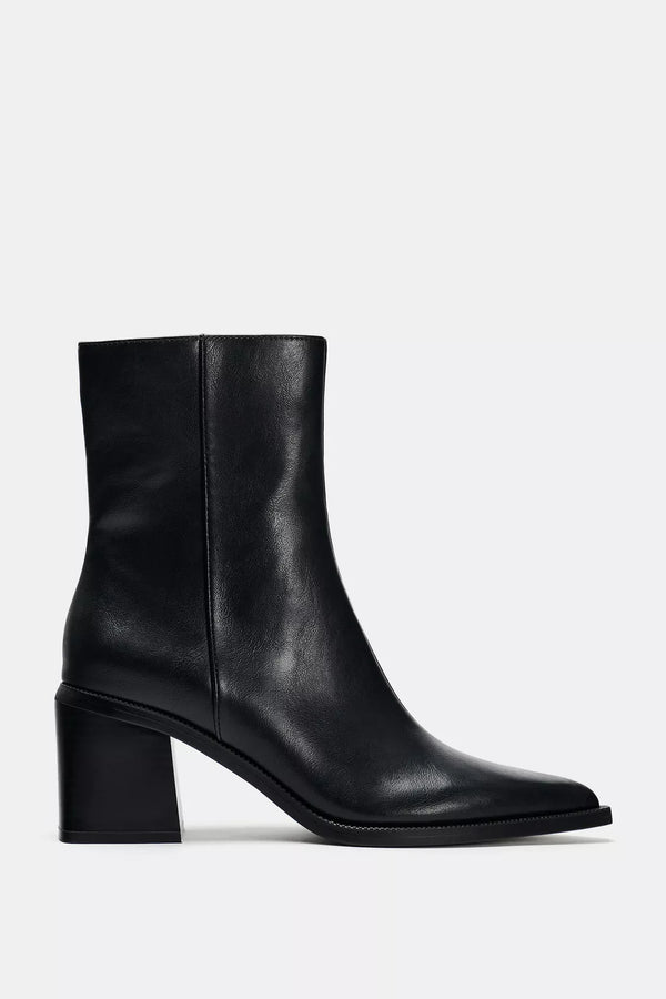 Zara Ankle boots with a block heel. Central seam detail. Zip fastening. Pointed toe - 3110/410/800