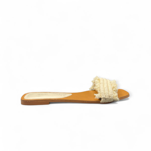 LEFTIES WHITE AND BEIGE FLAT