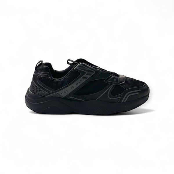DAY TO DAY RUNNER-BLACK