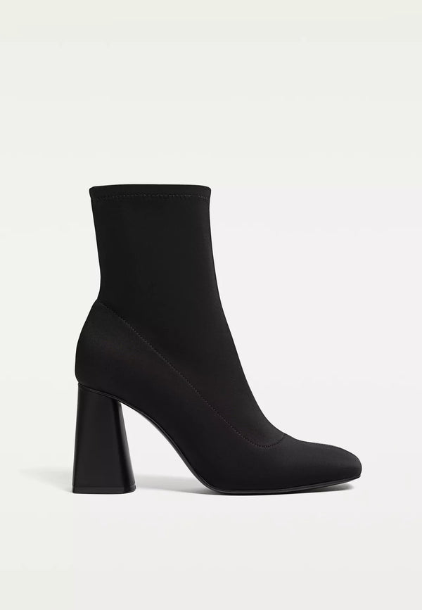 STRADIVARIUS NEOPRENE-EFFECT HIGH-HEELED ANKLE BOOTS 9920/470/040