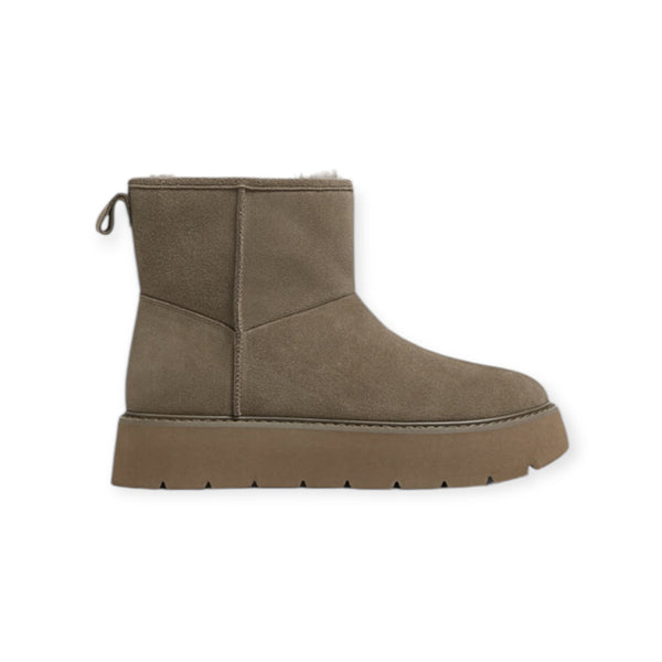 STRADIVARIUS FLAT LEATHER ANKLE BOOT WITH FAUX LEATHER FUR 9969/270/004