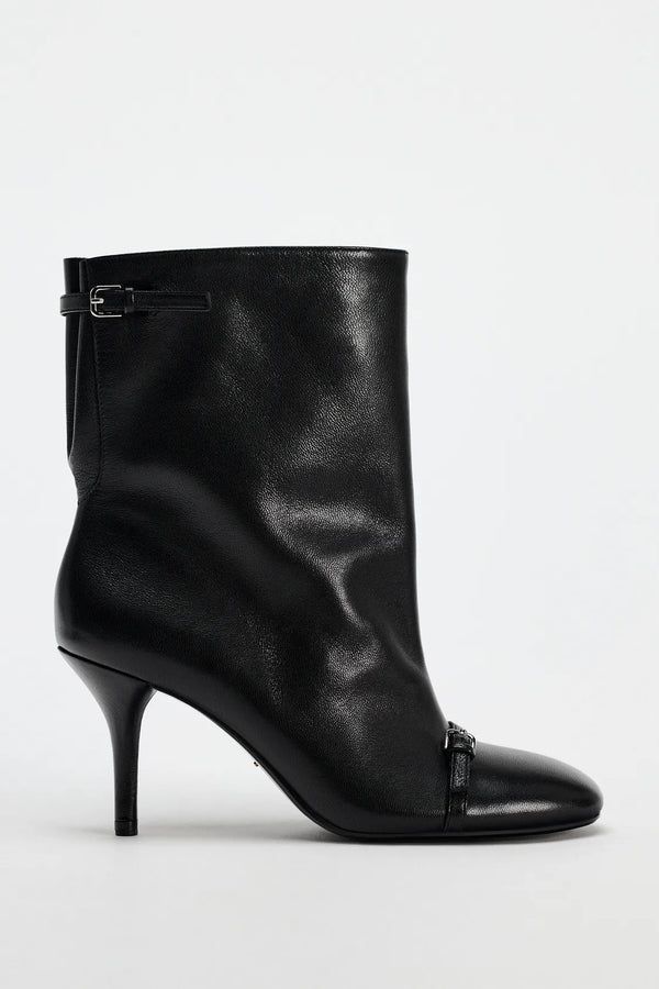 Zara Leather ankle boots with a wide shank. Buckles on the front and on the shank. Heel-pin, round nose 1126/410/800