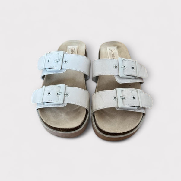 STRADIVARIUS CREAM SANDALS