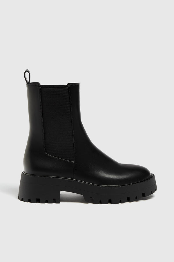 PULL & BEAR CHELSEA ANKLE BOOTS WITH TRACK SOLES