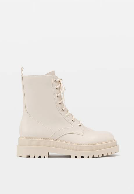 STRADIVARIUS LACE UP FLAT ANKLE BOOTS