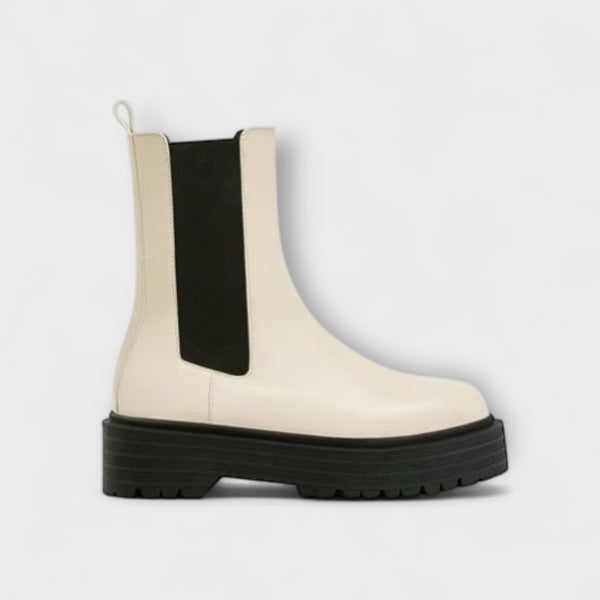 PULL & BEAR WHITE AND BLACK CHELSEA BOOTS