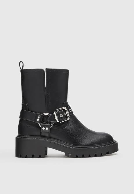 STRADIVARIUS WOMENS BOOTS
