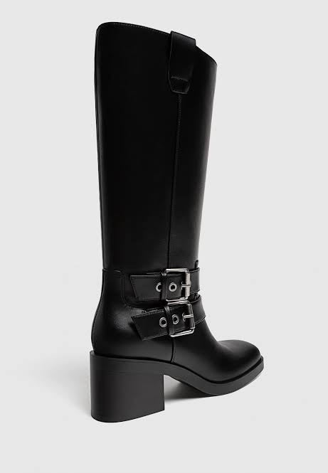 STRADIVARIUS KNEE BOOTS