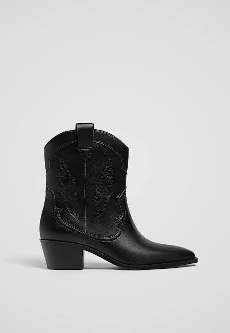 STRADIVARIUS WESTERN BOOTS