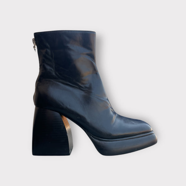 BERSHKA HEEL BOOT