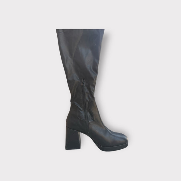 PULL & BEAR KNEE BOOTS