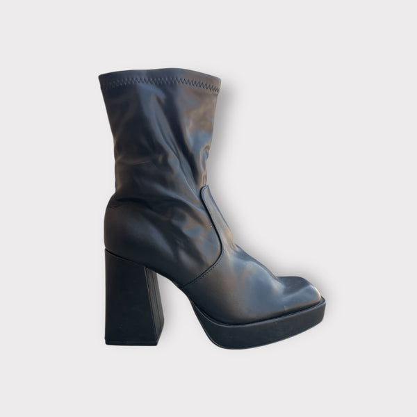 PULL & BEAR KNEE HEEL BOOT