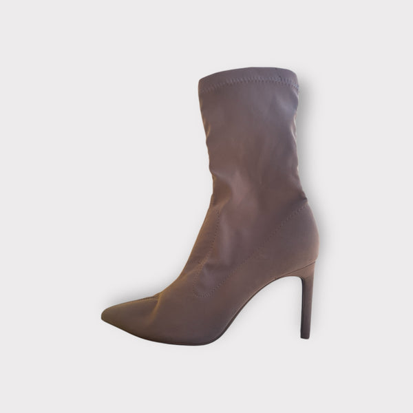 BERSHKA HEEL BOOT - BROWN