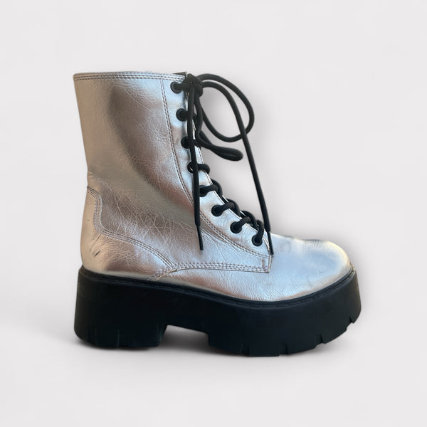 BERSHKA SILVER LEATHER BOOT