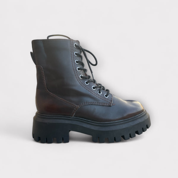 STRADIVARIUS LACE UP WITH ZIP BOOTS