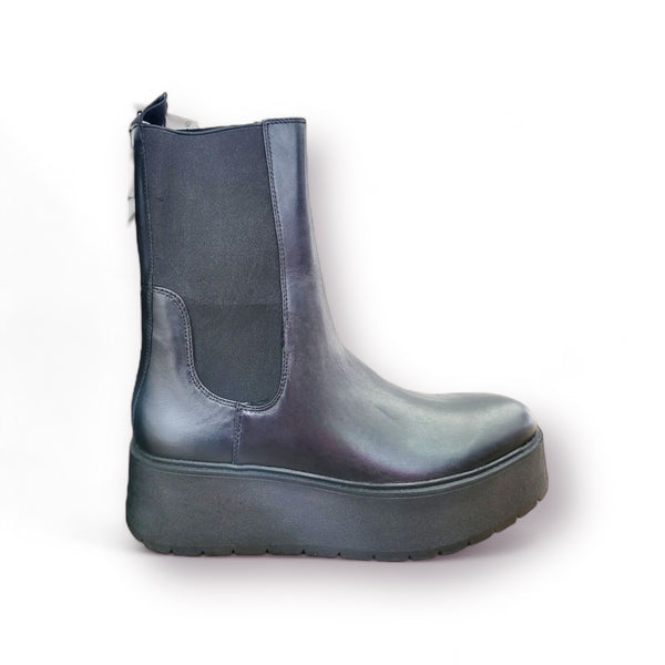 ZARA  FLAT LEATHER PLATFORM ANKLE BOOTS