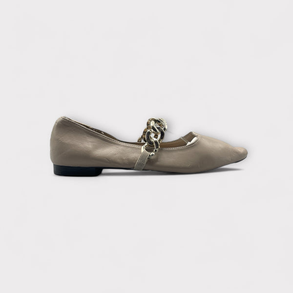 PRIMARK PUMPS WITH GOLD CHAIN