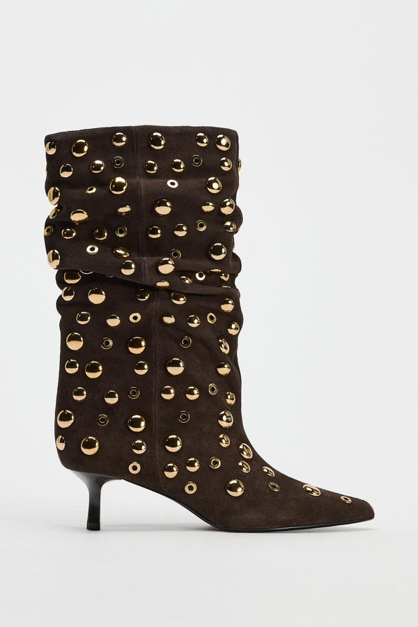 ZARA SUEDE ANKLE BOOT WITH A mid-heel. Studs along the upper and gathers along the leg. Pointed toe 3138/410/700